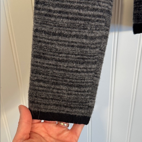 LOFT 100% Merino Wool Charcoal Knit Black Trim Cropped Blazer Cardigan Small - Picture 4 of 11